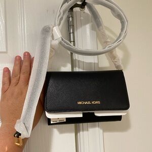 Brand new never used Michael Kors Phone wallet crossbody